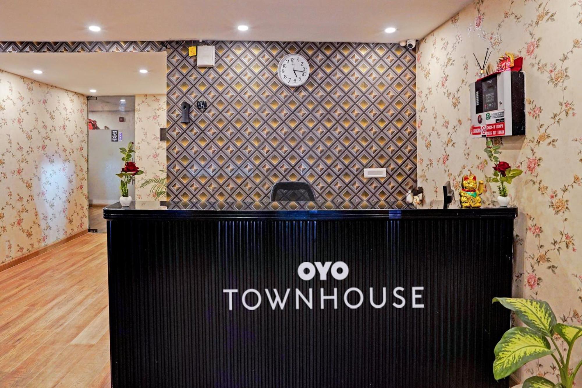 Townhouse Pantao Stays Gurgaon Exterior photo