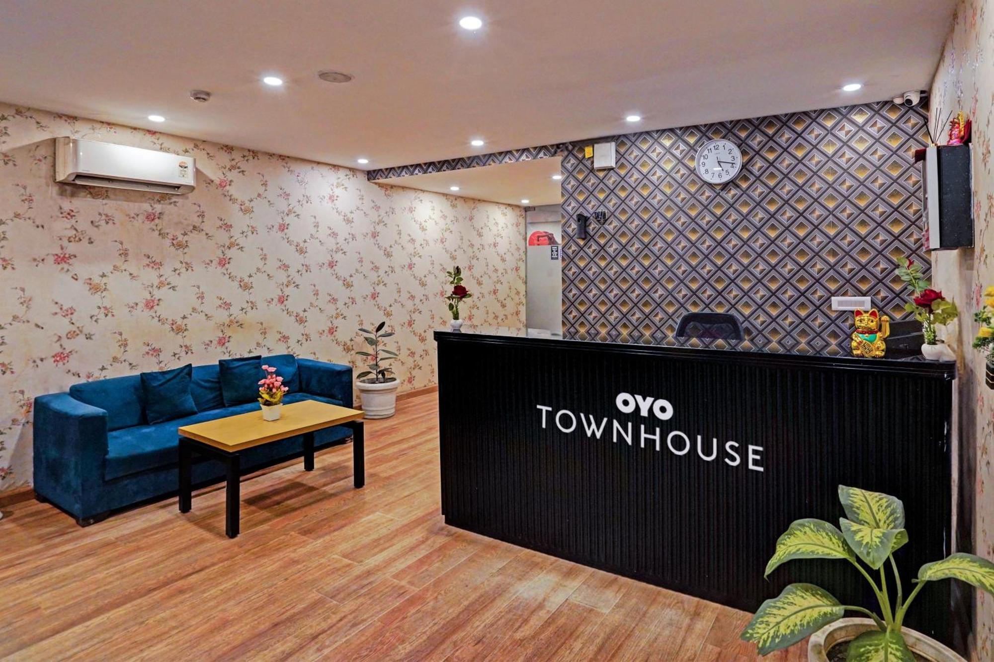 Townhouse Pantao Stays Gurgaon Exterior photo