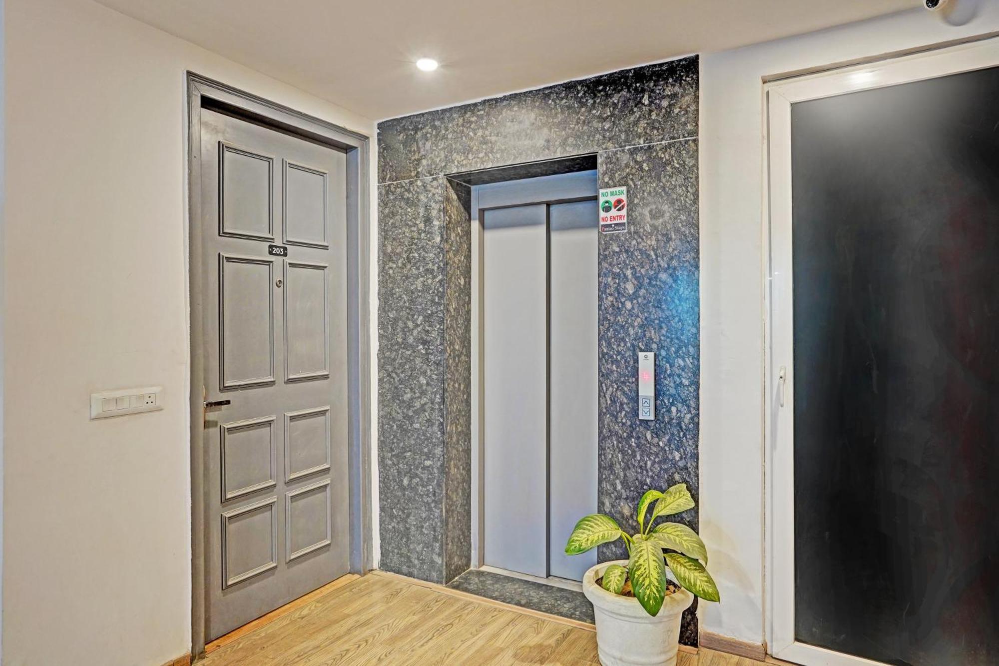 Townhouse Pantao Stays Gurgaon Exterior photo